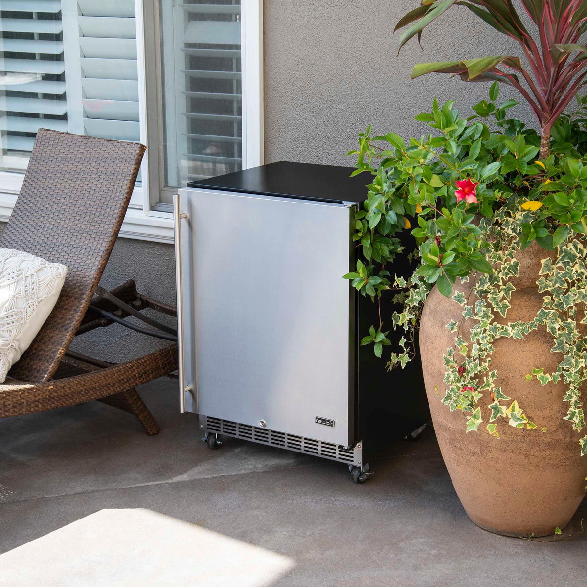 Newair - 24” 160-Can Built-in/Portable Weatherproof Outdoor Beverage Fridge (NOF160SS00) - Stainless Steel w/ Auto-Closing Door & Easy Glide Casters