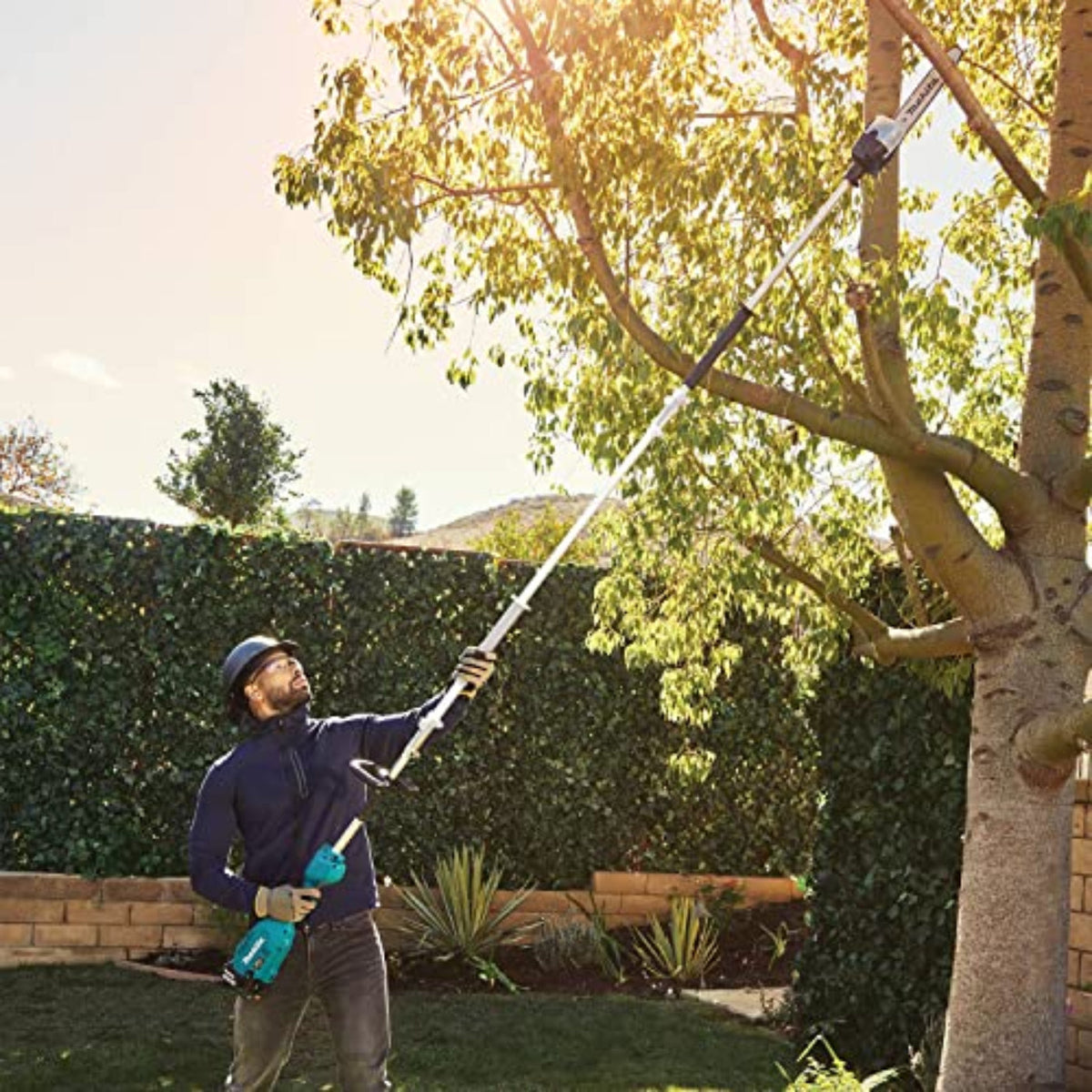 Makita 18V LXT Lithium‑Ion Brushless Cordless Couple Shaft Power Head Kit w/ 13" String Trimmer & 10" Pole Saw Attachments - XUX02SM1X4