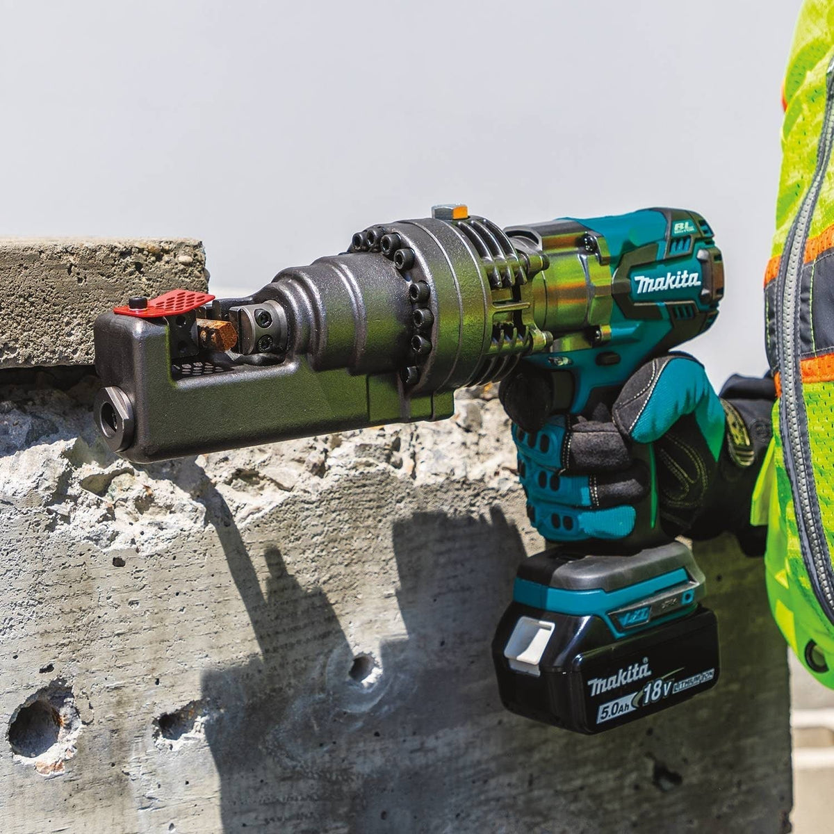Makita (XCS04T1) 18V LXT Lithium-Ion Brushless Cordless Rebar Cutter Kit, case, with one battery (5.0Ah)