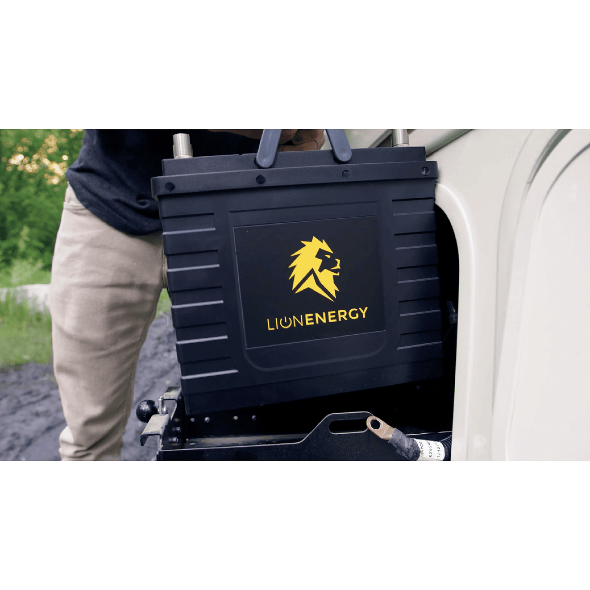 Lion Safari UT 1300 BT 12V 105Ah Lithium Iron Phosphate (LiFePO4) Battery - 50170143