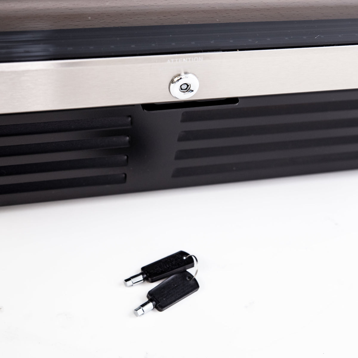 Avanti 49 Bottle Dual-Zone Wine Cooler - WCR496DS