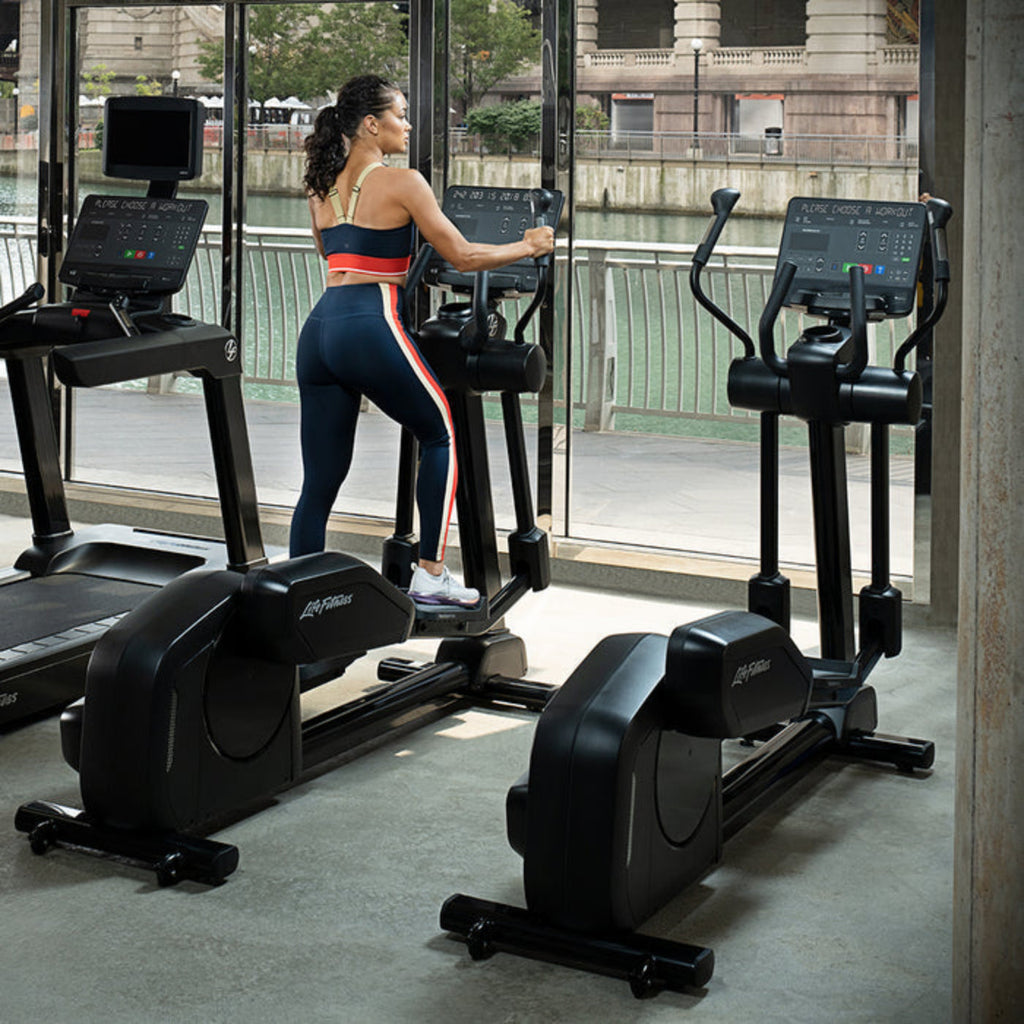 Life Fitness Club Series+ Elliptical - CSX-SL-BLKLF-DOM13