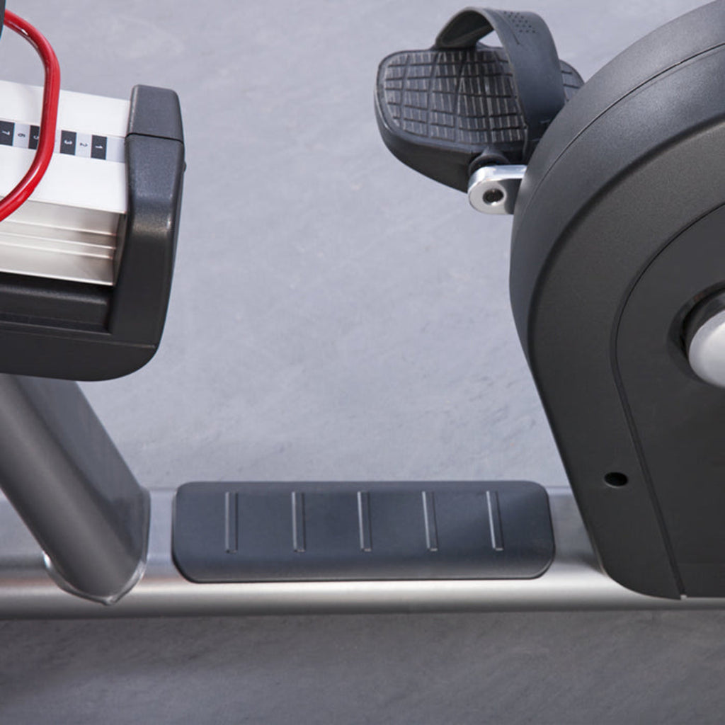 Life Fitness Club Series+ Recumbent Bike - CSR-SE424-BLKF-DOM14