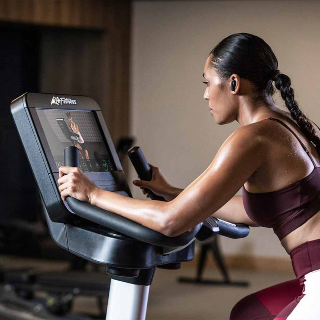 Life Fitness Club Series+ Upright Bike - CSC-SLBLKLF-DOM13