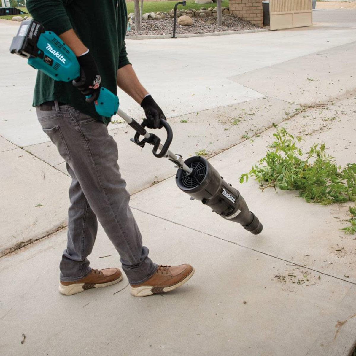Makita 18V LXT Lithium-Ion Brushless Cordless Couple Shaft Power Head Kit w/ 13" String Trimmer & Blower Attachments (4.0Ah) - XUX02SM1X3