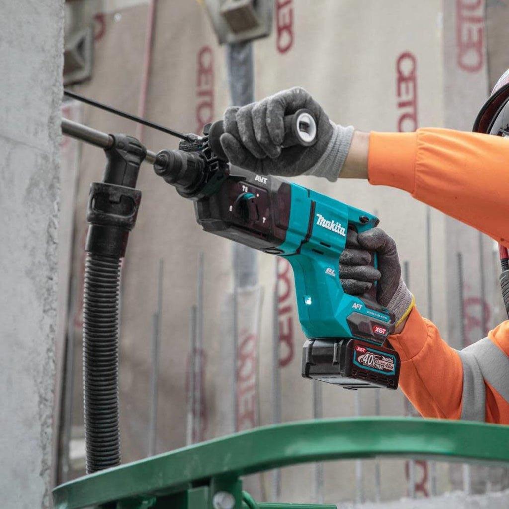 Makita 80V Max (40V Max X2) XGT Brushless 28 lb. AVT Demolition Hammer Kit, accepts SDS-MAX bits, AWS Capable & FREE Makita GRH07M1 - GMH02PM