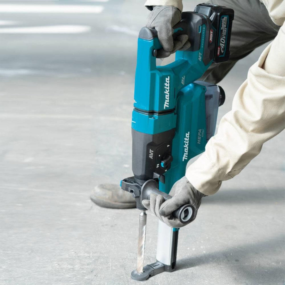 Makita 40V Max XGT️ 1-1/8in AVT Rotary Hammer Kit with Dust Extractor & FREE Makita GRH07ZW - GRH07M1W