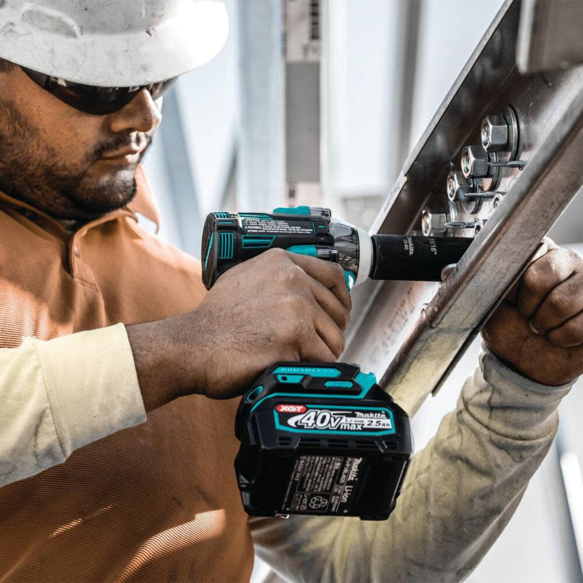 Makita 40V MAX XGT Brushless Cordless 4-Speed 1/2 In. Sq. Drive Impact Wrench Kit w/ Friction Ring Anvil (2.5Ah) - GWT04D