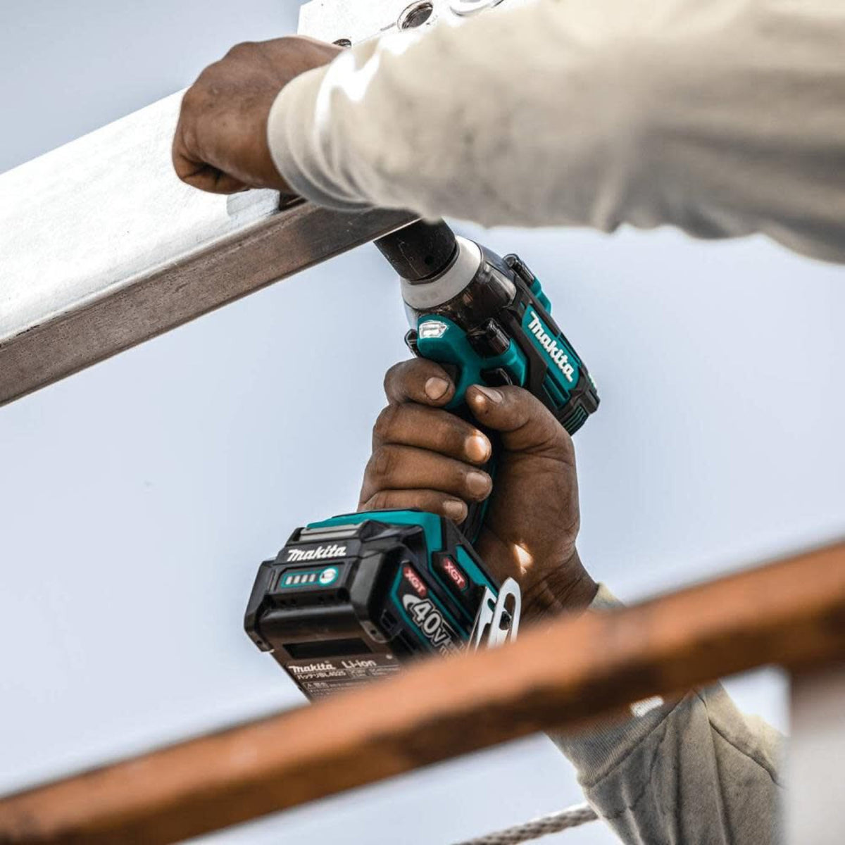 Makita 40V MAX XGT Brushless Cordless 4-Speed 1/2 In. Sq. Drive Impact Wrench Kit w/ Friction Ring Anvil (2.5Ah) - GWT04D